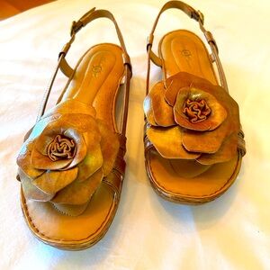 Born sandal women’s size USA 11/Euro 43. Gold on tan. Never worn.